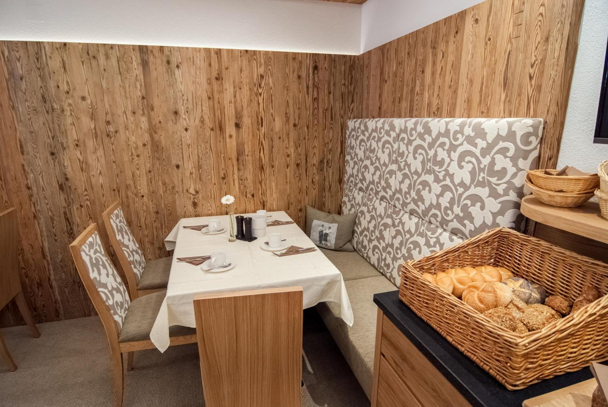 Hotel Garni Mirabell ايشجل المظهر الخارجي الصورة